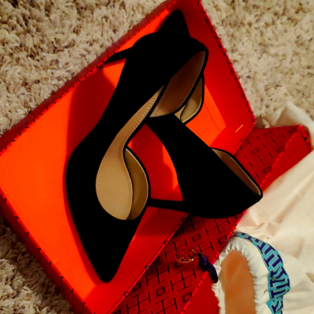 Tory Burch - Black 001 Soho Lux Suede Heel. Women's Shoe Size: 6. Classic Suede